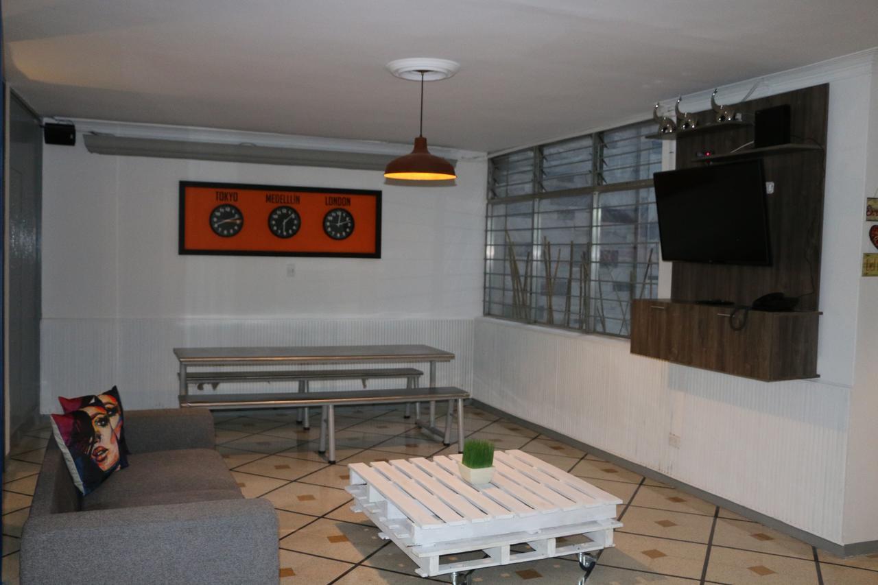 Backpackers Inn Медельин Экстерьер фото