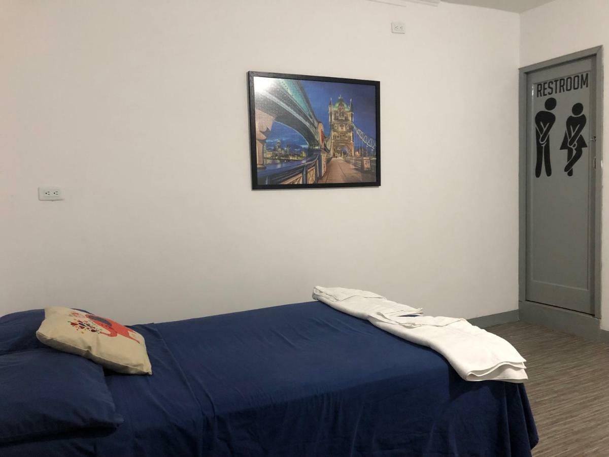 Backpackers Inn Медельин Экстерьер фото
